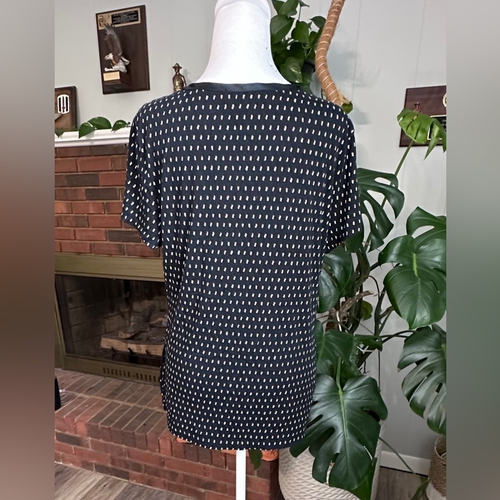 👏Banana Republic Luxe Touch Black with tan color Top Size L - Picture 3 of 6